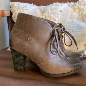 Clark’s Artisan Lace Up Booties Indigo style grey